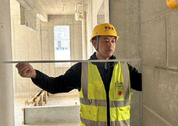 陕建华山建设集团人物风采｜呼银涛：像陀螺一样高速旋转